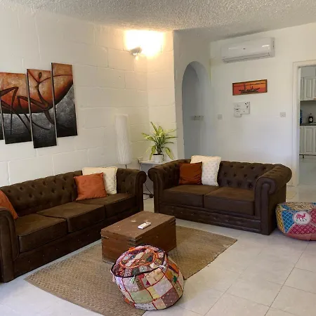 Apartment Kambo: 2 Bedrooms, 2 Bathrooms & Pool