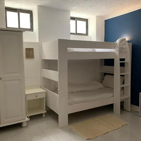 Kambo: 2 Bedrooms, 2 Bathrooms & Pool Apartment Il-Pergla
